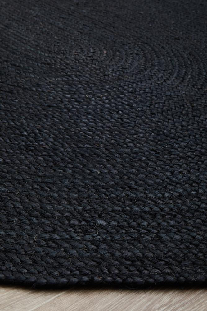 Byron Oval Rug - Black.