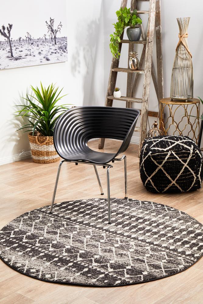 Waken Round Rug - Black.