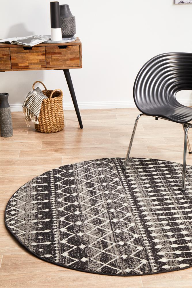 Waken Round Rug - Black.