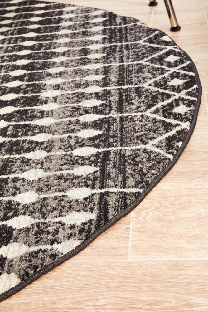 Waken Round Rug - Black.