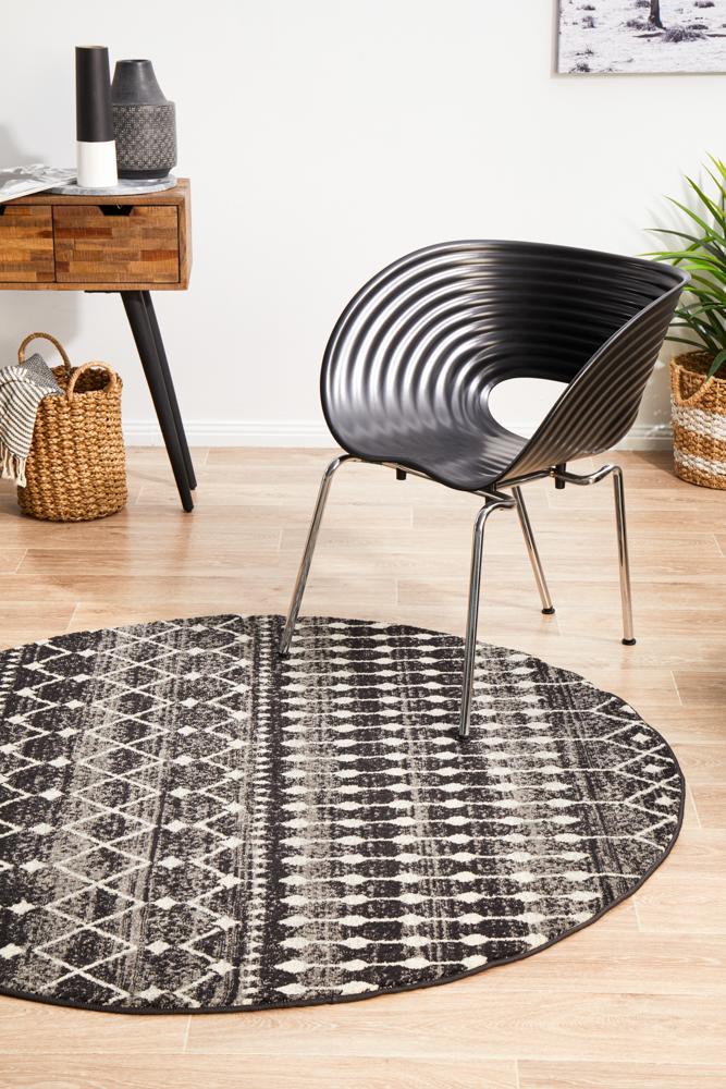 Waken Round Rug - Black.