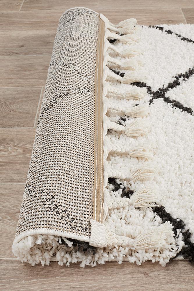 Kesar 22 White Runner Rug.